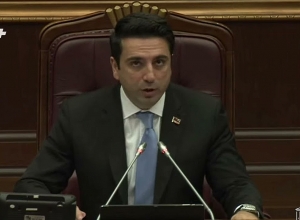 Ալեն Սիմոնյանը նկատողություն հայտարարեց Արթուր Ղազինյանին և Հրաչյա Հակոբյանին