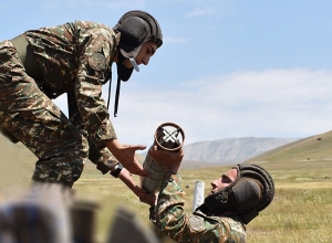 Армянские военнослужащие провели танковые учения