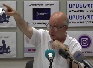 Ասում են՝ զբոսաշրջիկը գա, չիմանա՞, որ սա կոշիկի խանութ է. Լեզվի կոմիտեի նախագահ