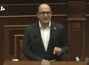 Представьте нас на месте врага, представьте, что прозвучало слово «капитулянт» и хотя бы в этом случае отреагируйте