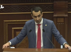 Պարոն Մինասյան, իրական մանիպուլյանտը Դուք եք․ Սաղդ դառել եք հայրենասեր, մենք էլ ստեղ Սևան ենք ծախում