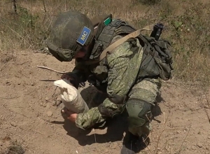 Сапёры миротворческого контингента приступили к очистке села Колхозашен НК от взрывоопасных предметов