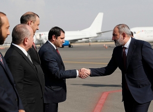 Премьер-министр РА уже прибыл в Ереван: Пашиняна встречали члены Совета безопасности