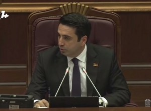 Անջատե՛ք միկրոֆոնը․ Ալեն Սիմոնյանն ընդհատեց Աննա Մկրտչյանի ելույթը․ կրքերը շարունակում են թեժ մնալ