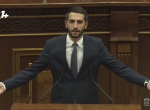 Госпожа Мкртчян, успокойтесь: Ален Симонян прервал выступление Рубиняна