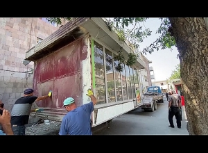 Էջմիածնում ապամոնտաժվում են ապօրինի, հանրային շահի անտեսմամբ տեղադրված տաղավարները