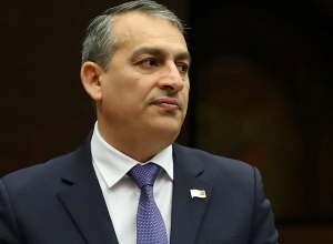 И в данный момент тоже стреляют. Где ваш лозунг? Нету, потому что вы никогда не были рядом с солдатом: Хачатрян