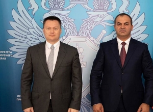 Генпрокуроры Армении и России встретились во Владивостоке