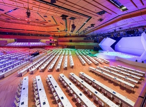 Ален Симонян вылетел в Вену