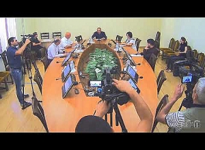 Заседание комиссии не состоялось։ главный докладчик был в отпуске