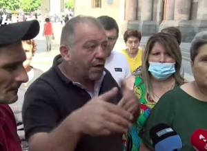 Ты должен думать обо мне: выселили из гостиницы, говорят: куда хочешь иди: гадруте