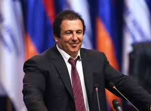 Գագիկ Ծառուկյանը վերընտրվեց ՀԱՕԿ-ի նախագահի պաշտոնում