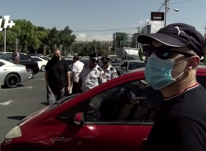 Демонстранты перекрыли улицу Аргишти: перебранка между водителями и участниками акции