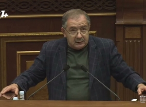 По поводу осквернения памятника Саркисяну  ты позвонила только в  Степанакерт или в правительство тоже