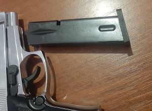 Արտաշատի ոստիկանները թարմ հետքերով բացահայտեցին խուլիգանությունն ու հայտնաբերեցին ատրճանակը