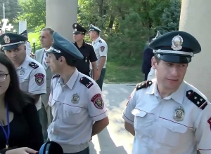 Վիճաբանություն ոստիկանների և լրագրողների միջև․ լրագրողներին թույլ չտվեցին առաջ գնալ