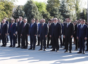 Նիկոլ Փաշինյանը, Արմեն Սարգսյանը և այլ բարձրաստիճան պաշտոնյաներ հարգանքի տուրք մատուցեցին