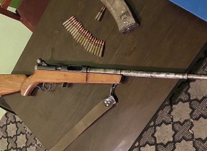 Группа людей добровольно передала в отделения милиции различное огнестрельное оружие и боеприпасы