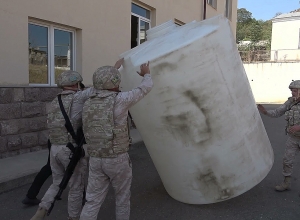 Резервуары передали миротворцы РФ в школы Нагорного Карабаха