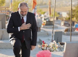 Никол Пашинян почтил память героев, погибших в 44-дневной войне