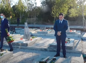 Փոխվարչապետ Սուրեն Պապիկյանը հարգանքի տուրք է մատուցել պատերազմի զոհերի հիշատակին