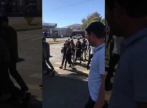 В Степанакерте люди движутся к Братскому пантеону