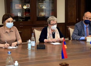 Министр обороны принял главу делегации ЕС