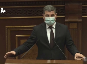 Гнел Саносян о скоплении грузовиков в Ларсе