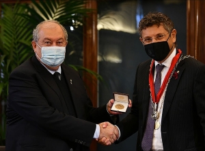 Նախագահ Արմեն Սարգսյանը պարգևատրվել է Բոլոնիայի համալսարանի բարձրագույն՝ «Sigillum Magnum» մեդալով 1