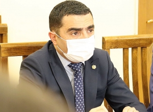 Президент подписал указ об освобождении Романоса Петросяна