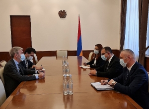 Министр финансов принял посла Швеции