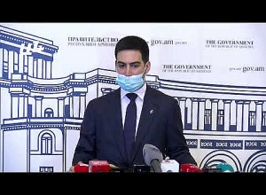 Да, в моём кабинете висит фотография Никола Пашиняна: Рустам Бадасян