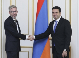 Ален Симонян принял посла Швеции в РА