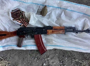 Մի խումբ անձինք ոստիկանության բաժիններում ապօրինի զենք զինամթերք են հանձնել