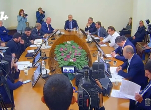 Сейран Оганян не хочет представить Казиняна? Кочарян - Манукяну