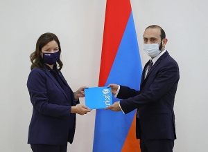 Арарат Мирзоян обсудил с представителем ЮНИСЕФ в Армении гуманитарные последствия азербайджано-турецкой агрессии