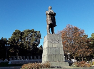 Российский грузовик въехал в Степанакерт