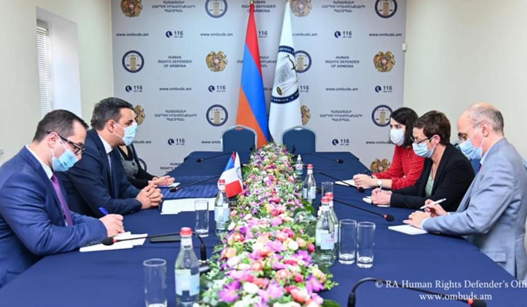 դեսպան