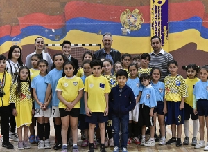 Երևանում ֆուտբոլ խաղացող մեկ երեխան հավասար է  մարզում ֆուտբոլ խաղացող մեկ երեխայի