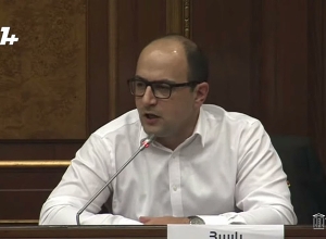 По приглашению Пашиняна «Честь имею» будет обсуждать только его отставку: Мамиджанян