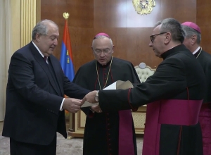 Նախագահ Արմեն Սարգսյանն արժանացել է Սուրբ Աթոռի բարձրագույն շքանշանին