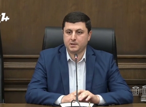 Вы и хотите встретиться с главными лицами, и отклоняете предложение о встрече Пашиняна