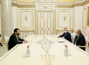 Премьер-министр провёл отдельные встречи с главами компаний Sada и Service Titan