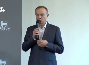 Правительство, которое привело к капитуляции, находится под постоянным принуждением: враг продолжает давление