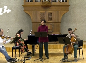 Բարոկկո երաժշտությունը՝ կիթառով, քանի որ մեր երկրում այդպես էլ լյուտնա չգտնվեց