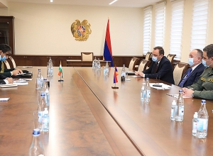 Министр обороны РА принял посла Индии