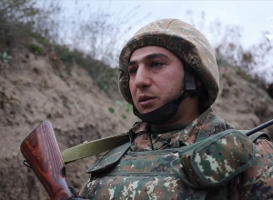 Թշնամու կողմում ցանկացած շարժ նկատում ենք. այս պահին նրանք հանգիստ են. տղաները զգոն են