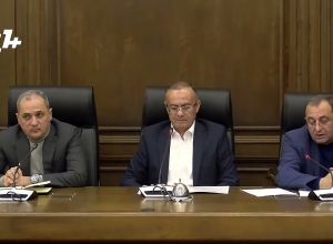 Пусть не будут уверены, что мы не возбудим уголовные дела за государственную измену: в центре - Пашинян