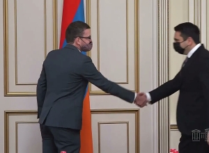 Ален Симонян обсудил ситуацию на границе с послом Великобритании