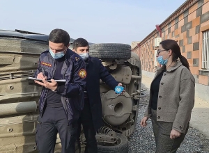 «Опель» съехал с проезжей части и перевернулся
